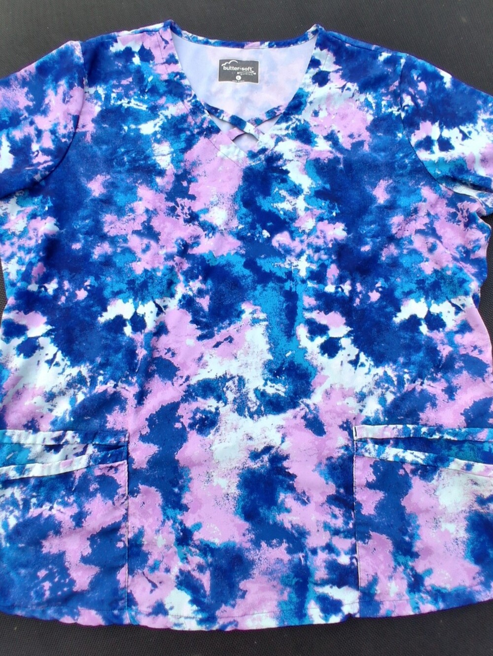 Butter-Soft Stretch ByUniform Advantage Tie Dye Scrub Top Large